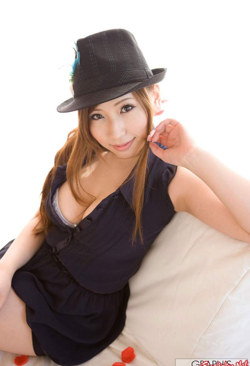 Японская полная красотка без одежды.