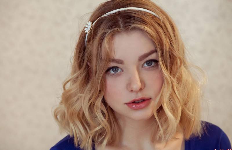 Гротескные 18-летние: нагота с кайфом, соски и трусики в кадре