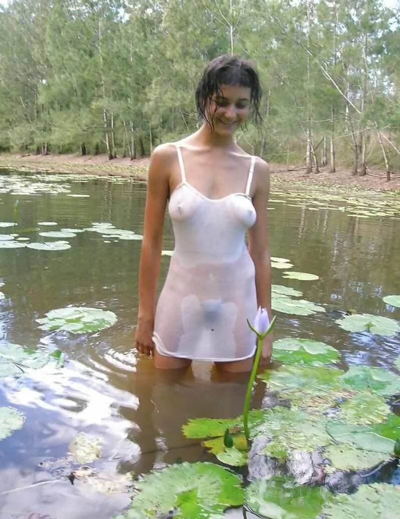 Девушки в прозрачной одежде