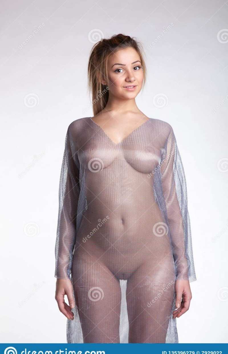 Голая в прозрачной одежде