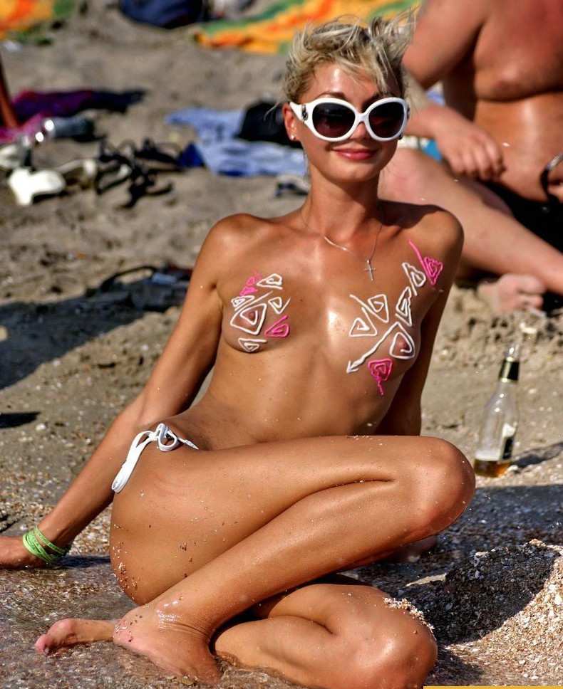 Девушка нудистка казантип