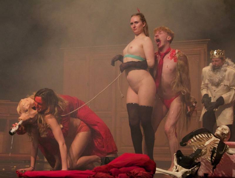 Эротические постановки в театре ( 85 фото )
