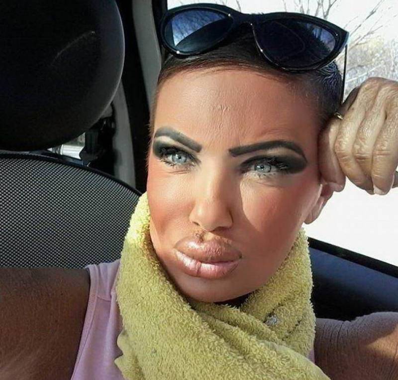 Девушки с перекаченными губами