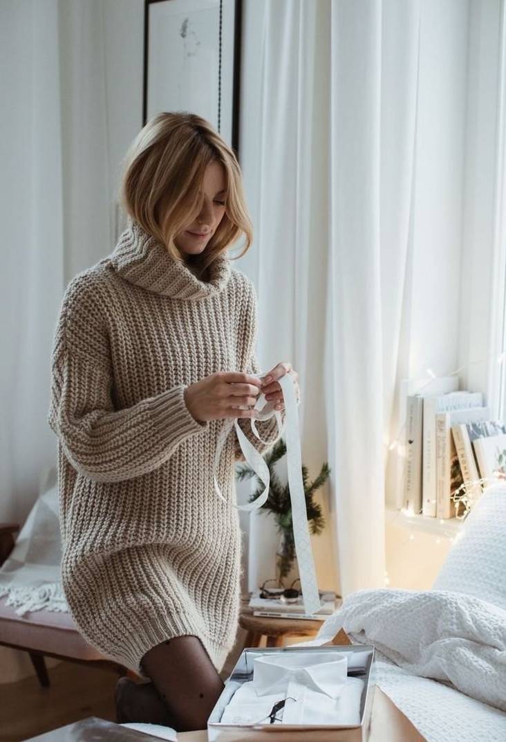 Девушка в свитере